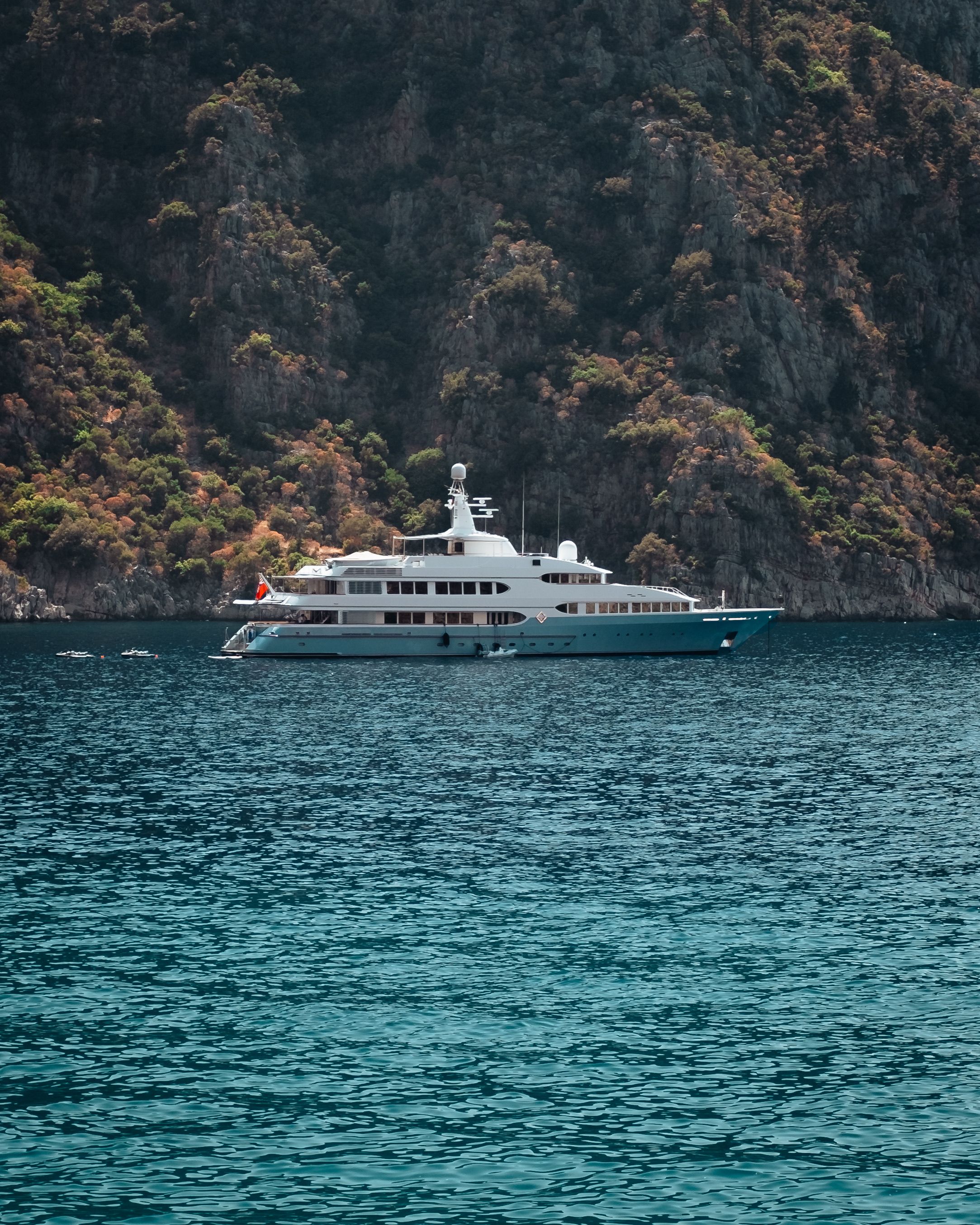 Luxury Cruises & Yacht Experiences